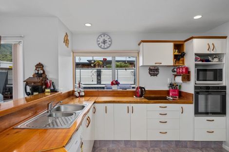 Photo of property in 26 Ranui Street, Waikawa, Picton, 7220