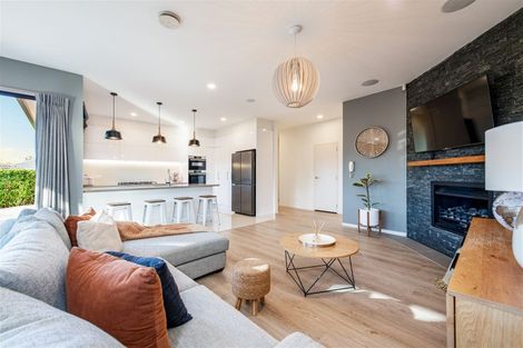 Photo of property in 3 Stow Place, Henderson, Auckland, 0612