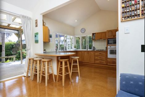 Photo of property in 38 Queensway, Three Kings, Auckland, 1024