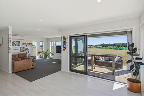 Photo of property in 21 Mowhia Grove, Waitarere, Levin, 5510
