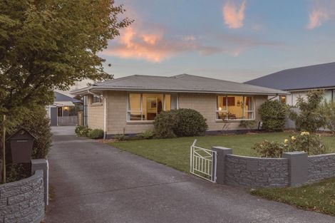 Photo of property in 6 Laing Crescent, Heathcote Valley, Christchurch, 8022