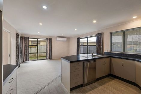 Photo of property in 8 Geneva Terrace, Kelvin Grove, Palmerston North, 4414