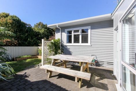 Photo of property in 33 Pembroke Street, Westown, New Plymouth, 4310