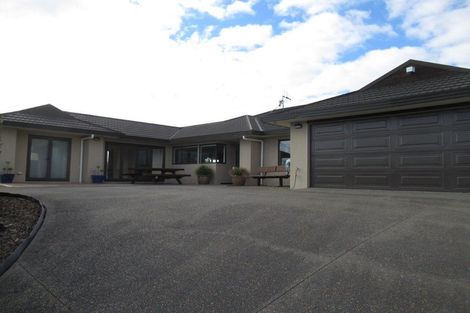 Photo of property in 37 Guildford Drive, Paraparaumu, 5032
