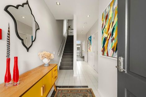 Photo of property in 10 Fallowfield Avenue, Mount Victoria, Wellington, 6011