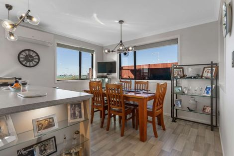 Photo of property in 32 Sabre Street, Papamoa Beach, Papamoa, 3118