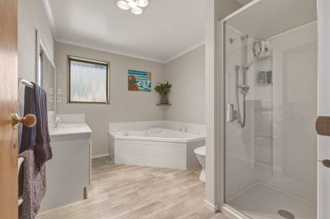 Photo of property in 11 Alpine Grove, Kelvin Grove, Palmerston North, 4414