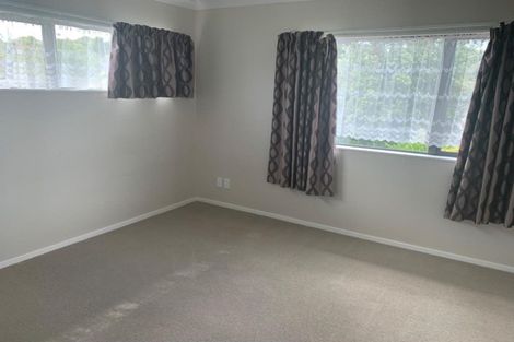 Photo of property in 1 Mark Edward Drive, Half Moon Bay, Auckland, 2012