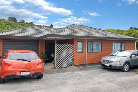 Photo of property in 2/3 Opurere Grove, Tirohanga, Lower Hutt, 5010