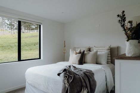 Photo of property in 10 Manaakitia Road, Karaka, 2124