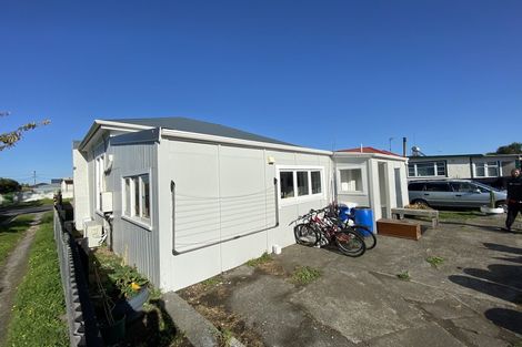 Photo of property in 90 Hinau Street, Castlecliff, Whanganui, 4501