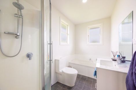 Photo of property in 21 Pitt Street, Clive, 4102