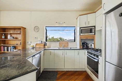 Photo of property in 352 East Coast Road, Sunnynook, Auckland, 0630