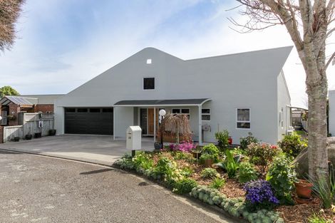 Photo of property in 14 Del Mar Place, Merrilands, New Plymouth, 4312
