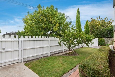 Photo of property in 33 Coniston Avenue, Ilam, Christchurch, 8041