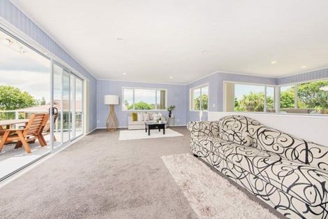 Photo of property in 25 The Crest, Sunnyhills, Auckland, 2010