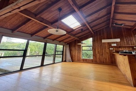 Photo of property in 11 Richmond Hill, Glenside, Wellington, 6037
