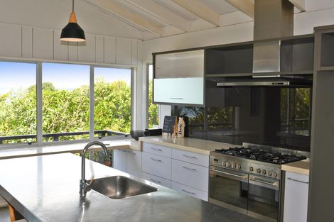 Photo of property in 17 Wonderview Road, Leigh, 0985