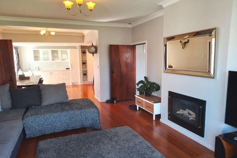 Photo of property in 6 Coates Grove, Silverstream, Upper Hutt, 5019