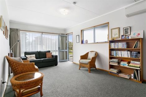 Photo of property in 19 Reeves Road, Acacia Bay, Taupo, 3330