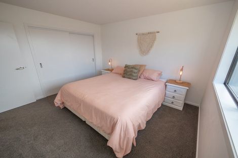 Photo of property in 24 Dudley Crescent, Cable Bay, 0420