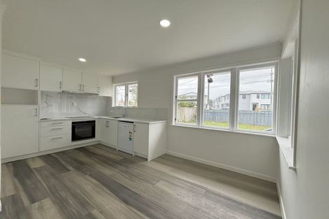 Photo of property in 28 Swanson Road, Henderson, Auckland, 0610