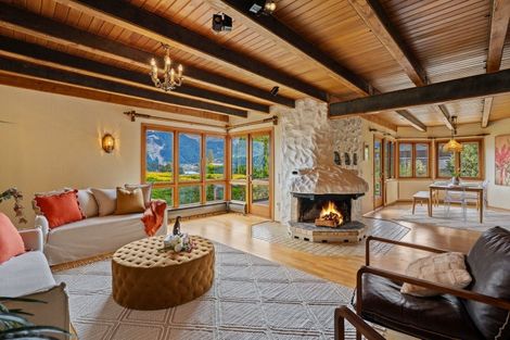 Photo of property in 9 Cypress Court, Kelvin Heights, Queenstown, 9300