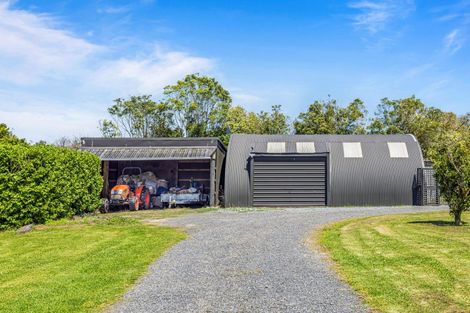 Photo of property in 73 Motu Road, Kumeu, 0891