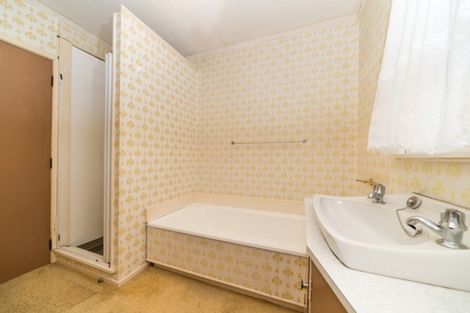 Photo of property in 6 Ellesmere Crescent, Highbury, Palmerston North, 4412