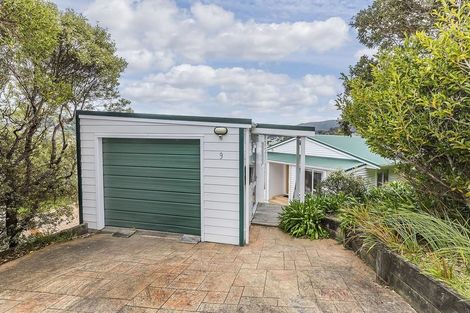 Photo of property in 9 Hampton Hill Road, Tawa, Wellington, 5028