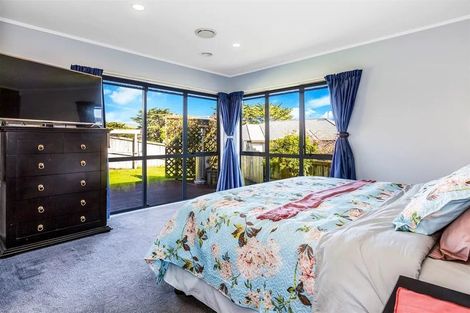 Photo of property in 18 Joseph Banks Drive, Whitby, Porirua, 5024