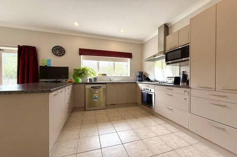 Photo of property in 211 Westchester Drive, Churton Park, Wellington, 6037