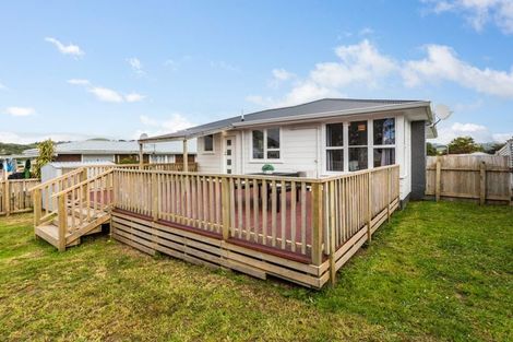 Photo of property in 32 Beauzami Crescent, Ascot Park, Porirua, 5024