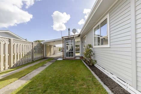 Photo of property in 25 Waiwera Place, Merrilands, New Plymouth, 4312