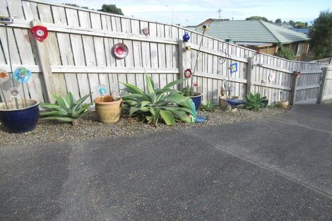 Photo of property in 37 Guildford Drive, Paraparaumu, 5032