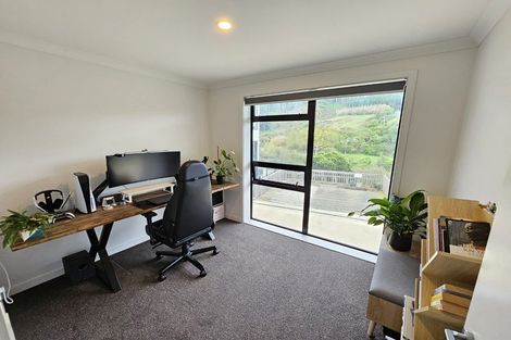 Photo of property in 10 Ara Patukawenga, Tawa, Wellington, 5028