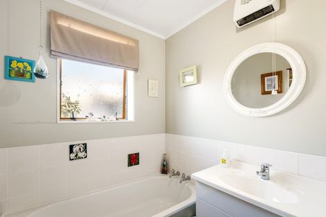 Photo of property in 1/21 Roband Crescent, Brown Owl, Upper Hutt, 5018