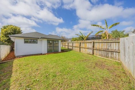 Photo of property in 11 Karo Place, Glendene, Auckland, 0602