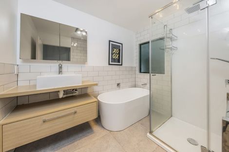 Photo of property in 2/21 Contessa Drive, Glenfield, Auckland, 0629