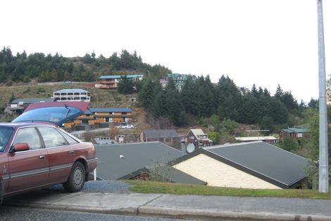 Photo of property in 8a Wye Place, Fernhill, Queenstown, 9300