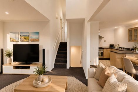 Photo of property in 15 Sirsi Terrace, Broadmeadows, Wellington, 6035