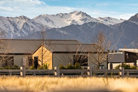 Photo of property in 32 Riley Street, Lake Hawea, 9382