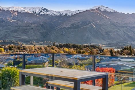 Photo of property in 33 Kirimoko Crescent, Wanaka, 9305