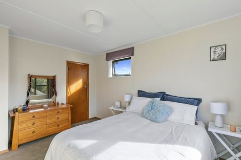 Photo of property in 76 Taylor Terrace, Tawa, Wellington, 5028