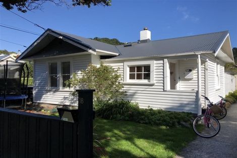 Photo of property in 18 Mantell Street, Seatoun, Wellington, 6022