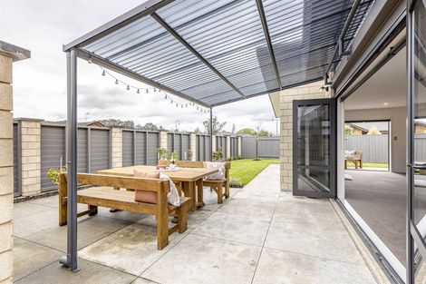 Photo of property in 23 Chestnut Close, Kelvin Grove, Palmerston North, 4414