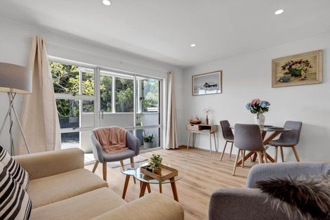 Photo of property in 1/11 Alston Avenue, Kelston, Auckland, 0602