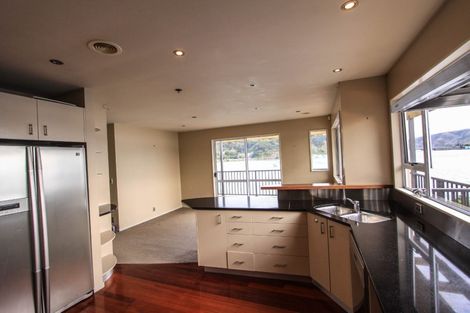 Photo of property in 18a Trevor Terrace, Paremata, Porirua, 5024