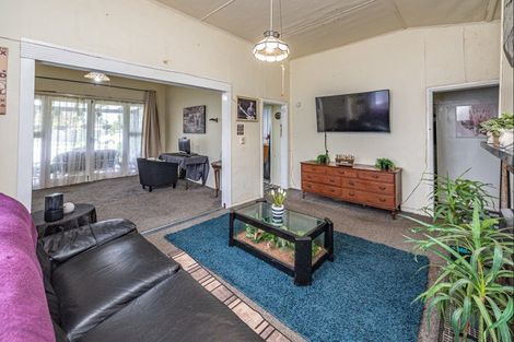 Photo of property in 17 Gloag Street, Waverley, 4510