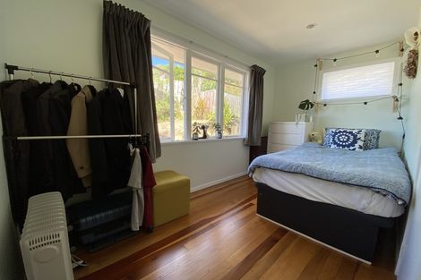 Photo of property in 7 Link Road, Newlands, Wellington, 6037